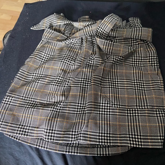 Paper bag skirt - Picture 1 of 3